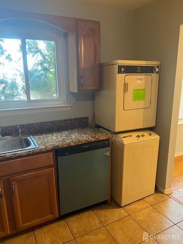 1105 N Oaks Boulevard N, North Brunswick, NJ 08902