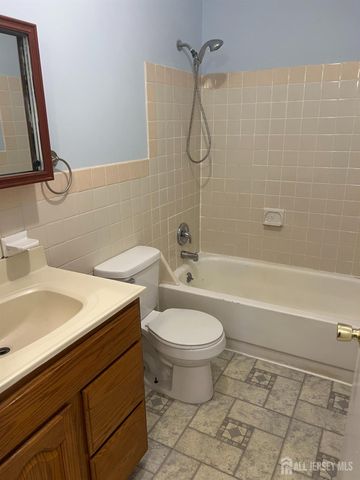 1105 N Oaks Boulevard N, North Brunswick, NJ 08902