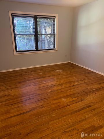 1105 N Oaks Boulevard N, North Brunswick, NJ 08902