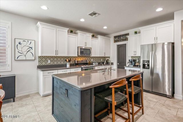 3748 W BINGHAM Drive, New River, AZ 85087