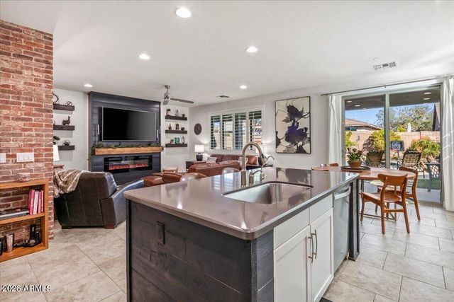 3748 W BINGHAM Drive, New River, AZ 85087