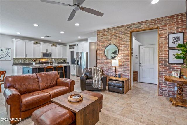 3748 W BINGHAM Drive, New River, AZ 85087