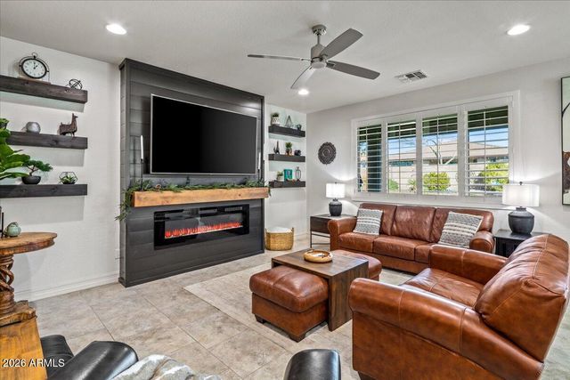 3748 W BINGHAM Drive, New River, AZ 85087