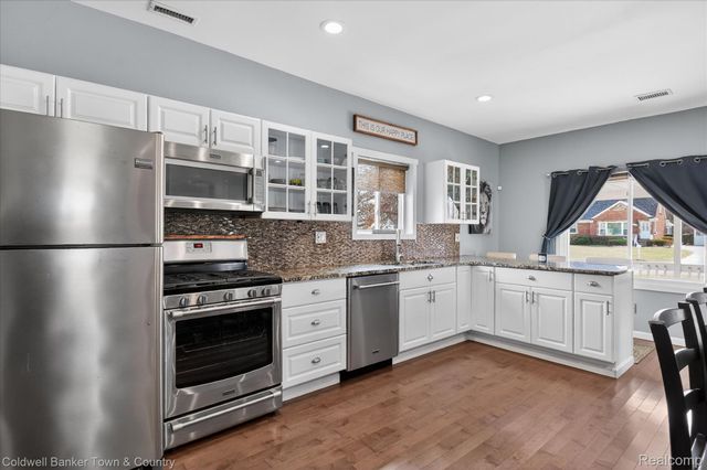 29204 Bretton Street, Livonia, MI 48152