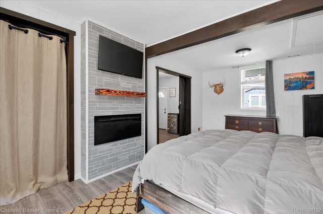 29204 Bretton Street, Livonia, MI 48152