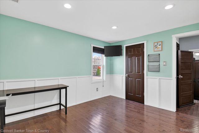 29204 Bretton Street, Livonia, MI 48152