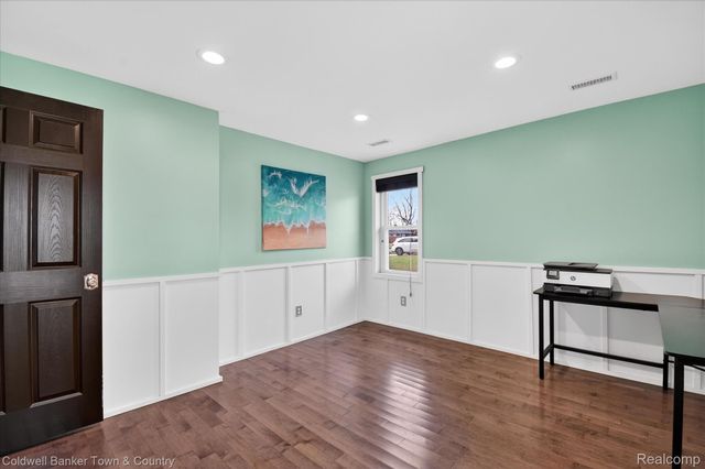 29204 Bretton Street, Livonia, MI 48152