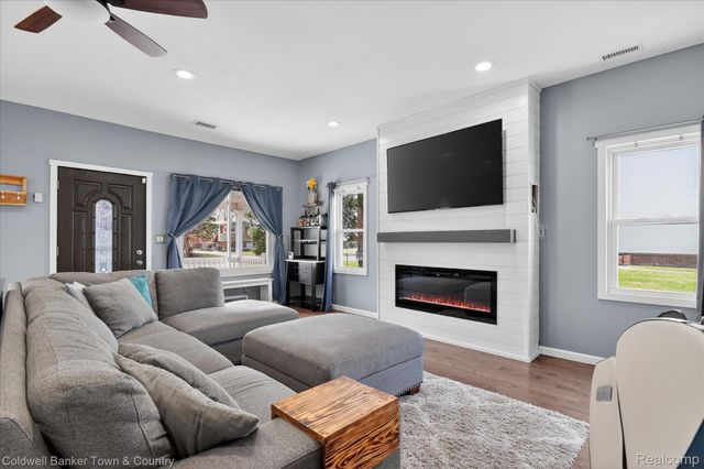 29204 Bretton Street, Livonia, MI 48152