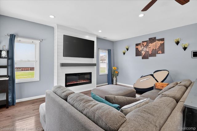 29204 Bretton Street, Livonia, MI 48152