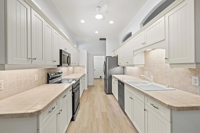 121 AMORA AVENUE, Venice, FL 34285