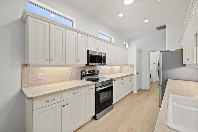 121 AMORA AVENUE, Venice, FL 34285