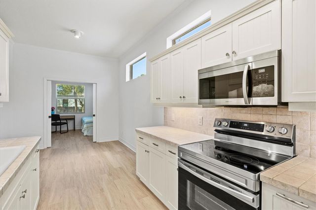 121 AMORA AVENUE, Venice, FL 34285