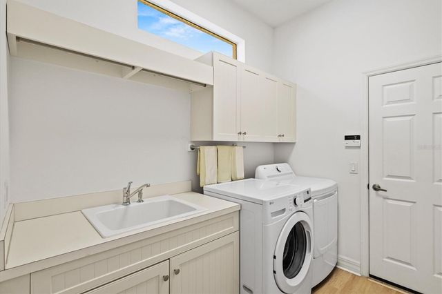 121 AMORA AVENUE, Venice, FL 34285