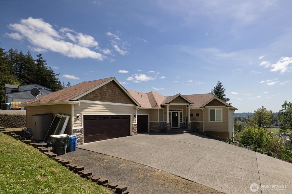 1895 SE Maple Drive, Chehalis, WA 98532