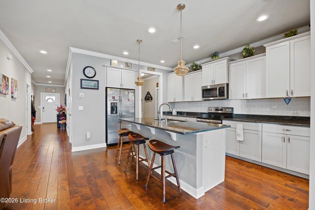 8819 Sanctuary Ln, Louisville, KY 40291