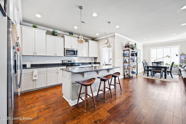 8819 Sanctuary Ln, Louisville, KY 40291