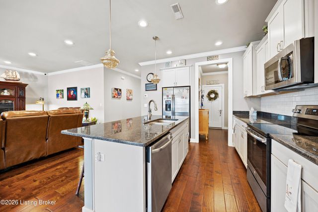 8819 Sanctuary Ln, Louisville, KY 40291