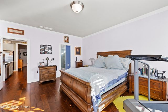 8819 Sanctuary Ln, Louisville, KY 40291