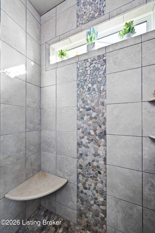 8819 Sanctuary Ln, Louisville, KY 40291