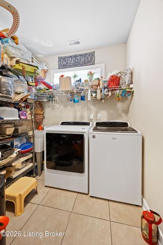 8819 Sanctuary Ln, Louisville, KY 40291