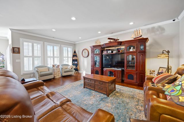 8819 Sanctuary Ln, Louisville, KY 40291