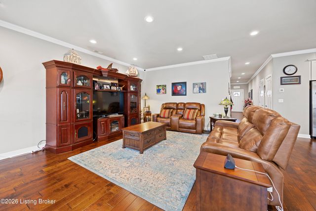 8819 Sanctuary Ln, Louisville, KY 40291