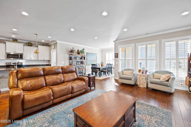 8819 Sanctuary Ln, Louisville, KY 40291