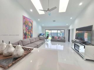 270 SE 7th St 270, Dania Beach, FL 33004