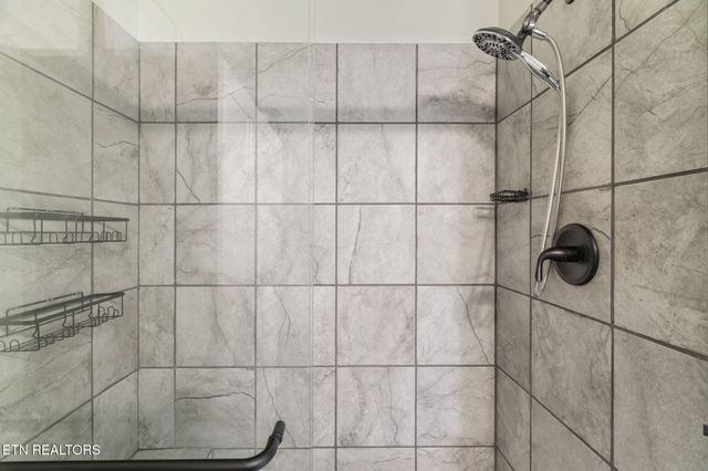 209 Strawberry Lane, Caryville, TN 37714