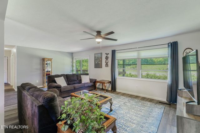 209 Strawberry Lane, Caryville, TN 37714