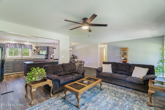 209 Strawberry Lane, Caryville, TN 37714