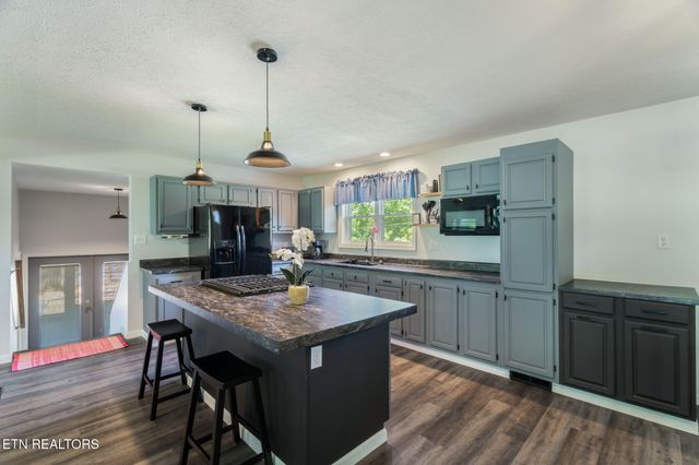 209 Strawberry Lane, Caryville, TN 37714