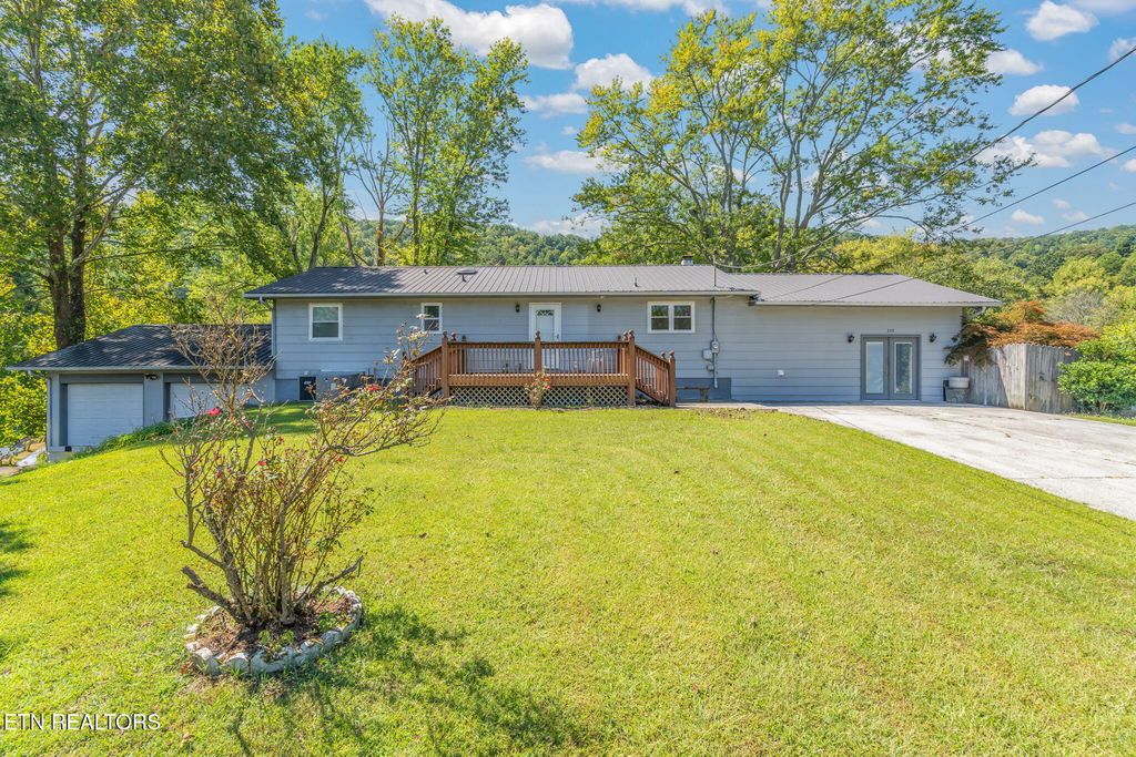 209 Strawberry Lane, Caryville, TN 37714
