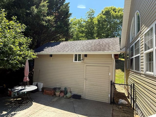 77 Settawig Trace, Brasstown, NC 28902