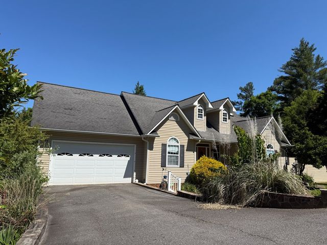 77 Settawig Trace, Brasstown, NC 28902