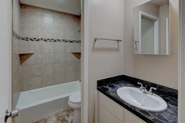 4157 Roanoke Road 12, Kansas City, MO 64111