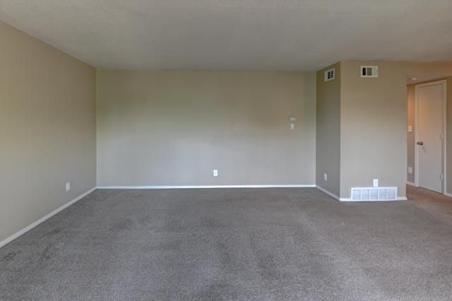 4157 Roanoke Road 12, Kansas City, MO 64111