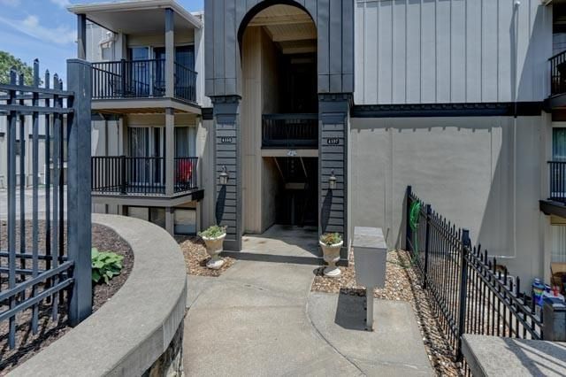 4157 Roanoke Road 12, Kansas City, MO 64111