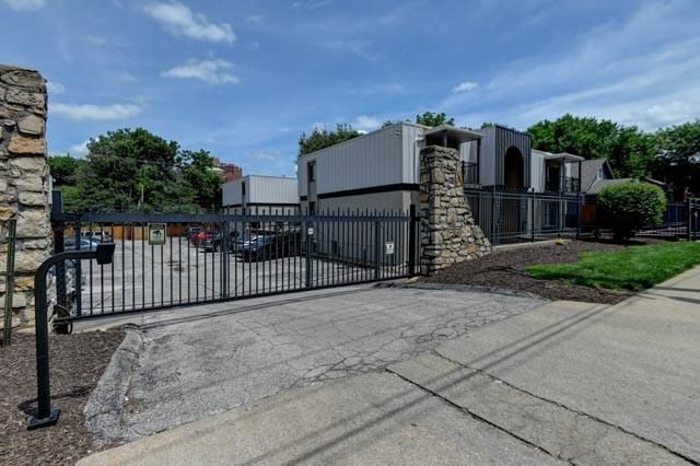 4157 Roanoke Road 12, Kansas City, MO 64111