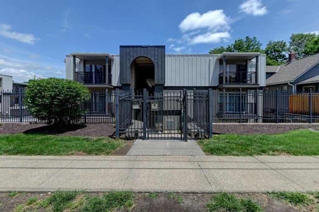4157 Roanoke Road 12, Kansas City, MO 64111