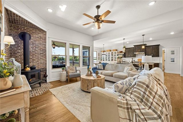 15635 Lovers Lane, Excelsior Springs, MO 64024