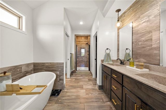 15635 Lovers Lane, Excelsior Springs, MO 64024