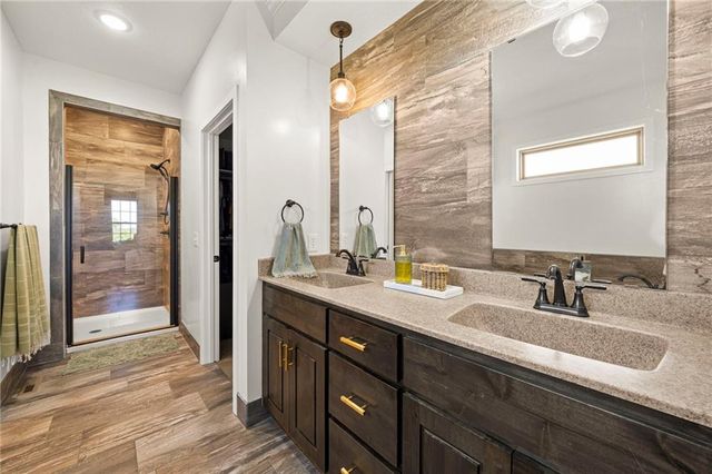 15635 Lovers Lane, Excelsior Springs, MO 64024