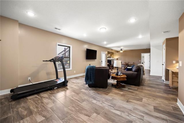 15635 Lovers Lane, Excelsior Springs, MO 64024