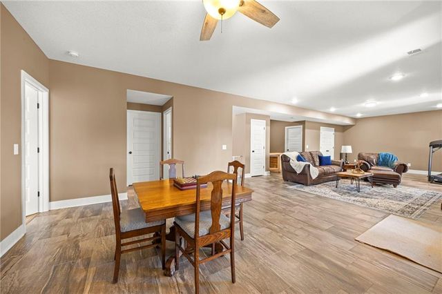15635 Lovers Lane, Excelsior Springs, MO 64024