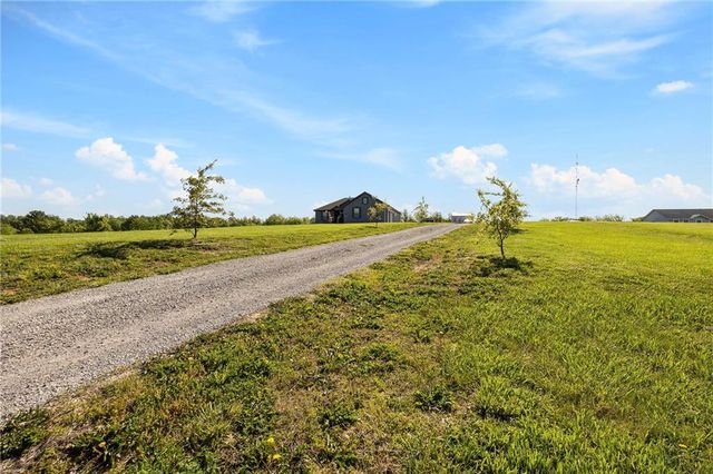 15635 Lovers Lane, Excelsior Springs, MO 64024