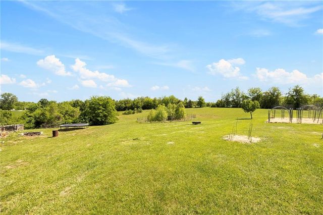 15635 Lovers Lane, Excelsior Springs, MO 64024