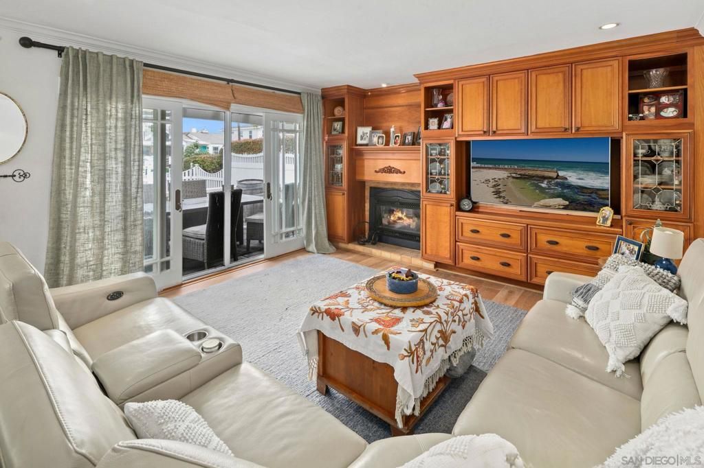 Image 11 of property listing at 649 I, Coronado, CA 92118