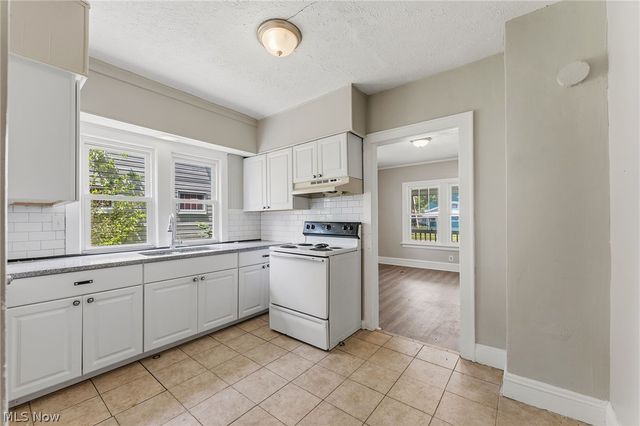 974 Lovers Lane, Akron, OH 44306