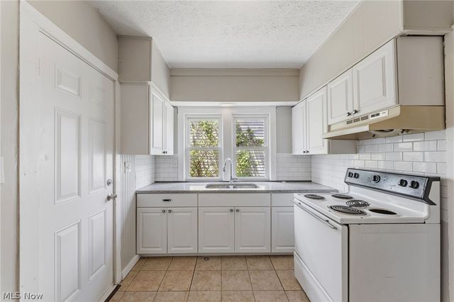 974 Lovers Lane, Akron, OH 44306